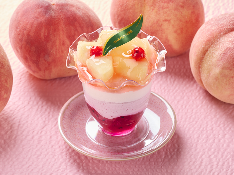 山梨県産完熟桃のフルーツパフェ
